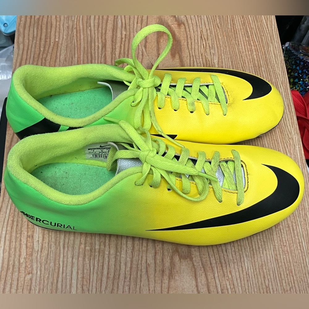 Soccer Cleats - Picture 2 of 5